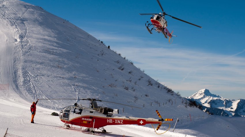 Les hélicoptères d'Air Glacier et Air Zermatt ont récupéré les skieurs à côté du refuge des Vignettes, sur la Haute Route.