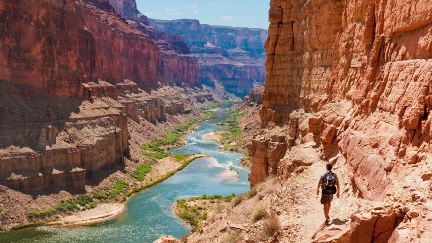 une randonneur dans le grand canyon