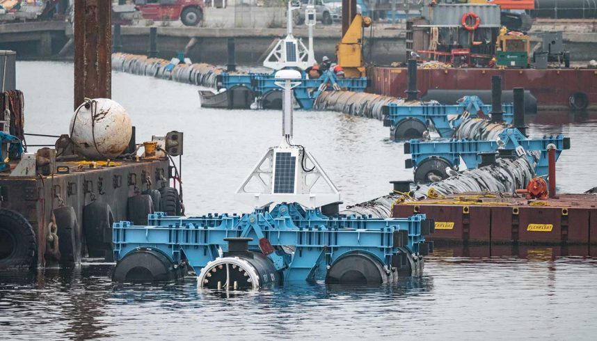 The Ocean cleanup "System 001" à quai