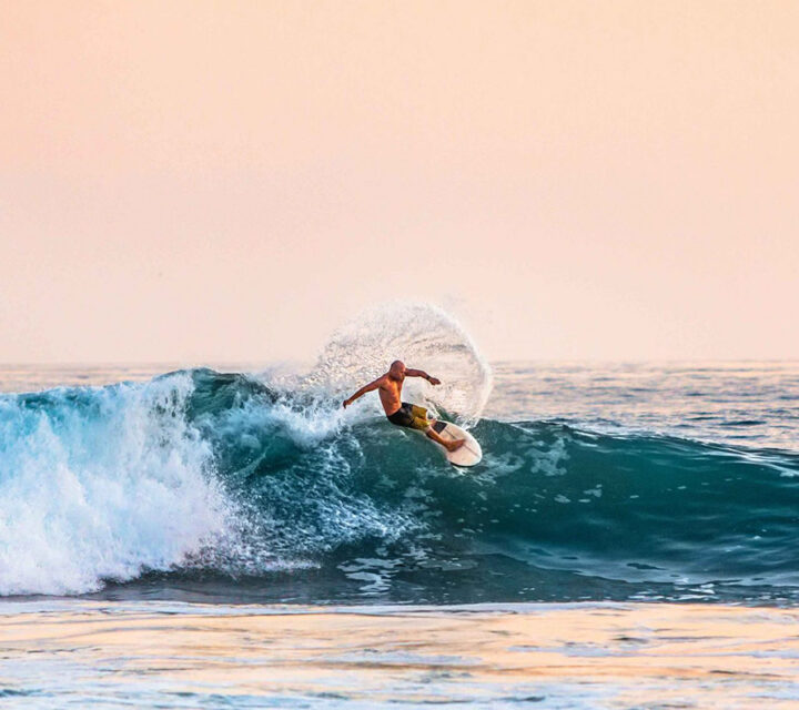 Surfer sur une vague
