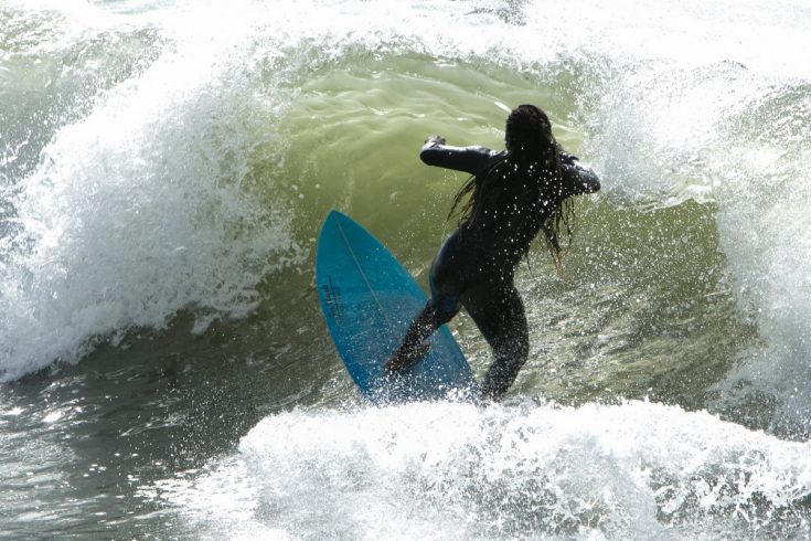 Khadjou Sambe au cour de la vague