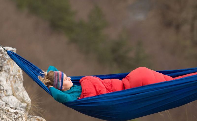 sieste dans un hamac en montagne