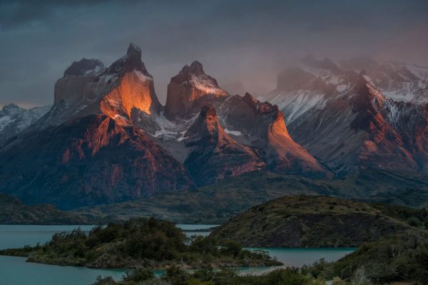Lever de soleil sur les sommets de Patagonie