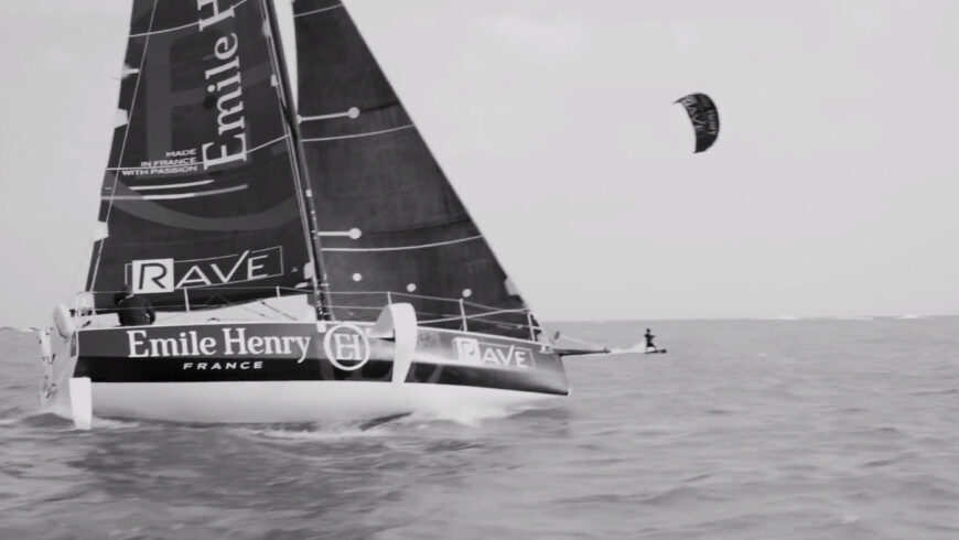 Course entre un Figaro 3 et un kite-surf