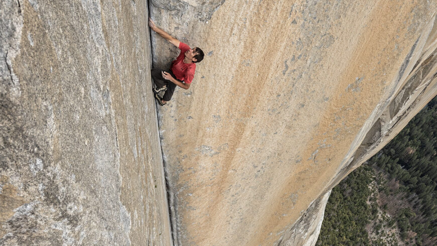 Alex Honnold grimpant El Capitan
