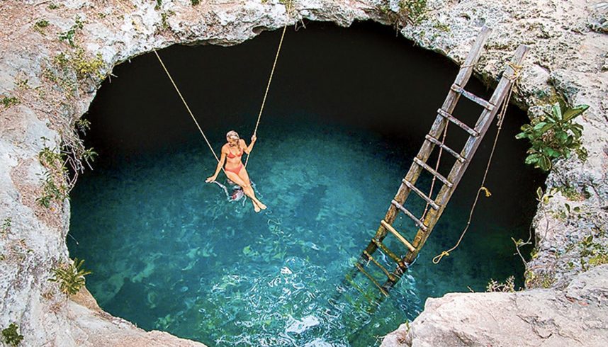 Un cenote à Tulum au Mexique