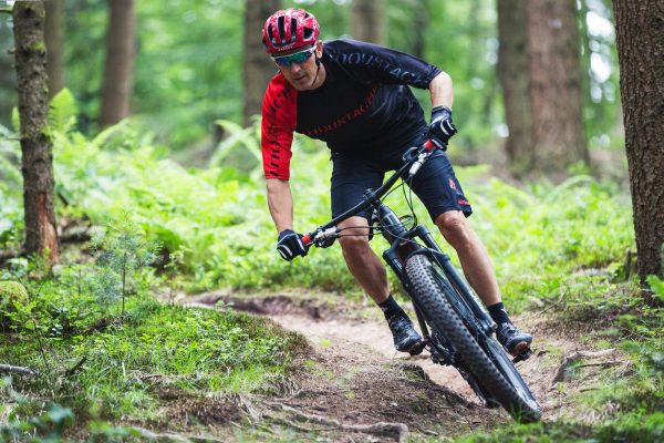 Julien Absalon en VTT avec assistance électrique