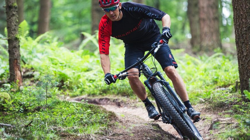 Julien Absalon en VTT avec assistance électrique