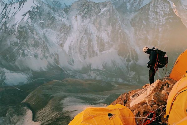 Préparation pour l'ascension d'un sommet himalayen au Népal