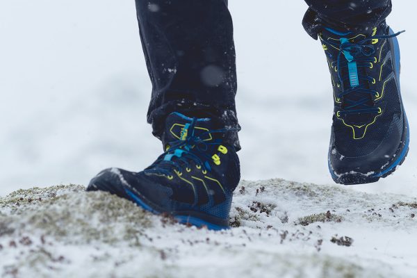 La Toa, chaussure de randonnée de Hoka one one dans la neige