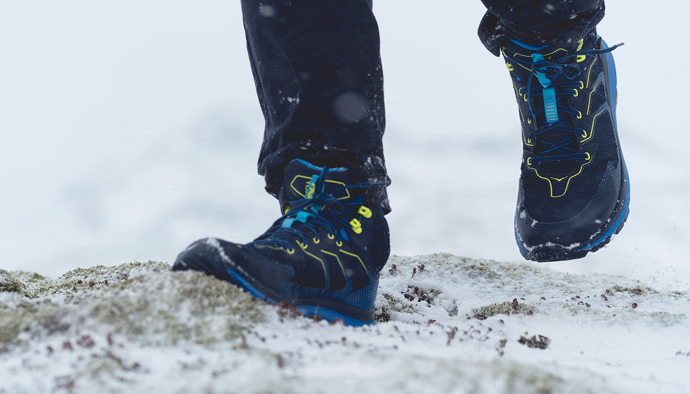 La Toa, chaussure de randonnée de Hoka one one dans la neige