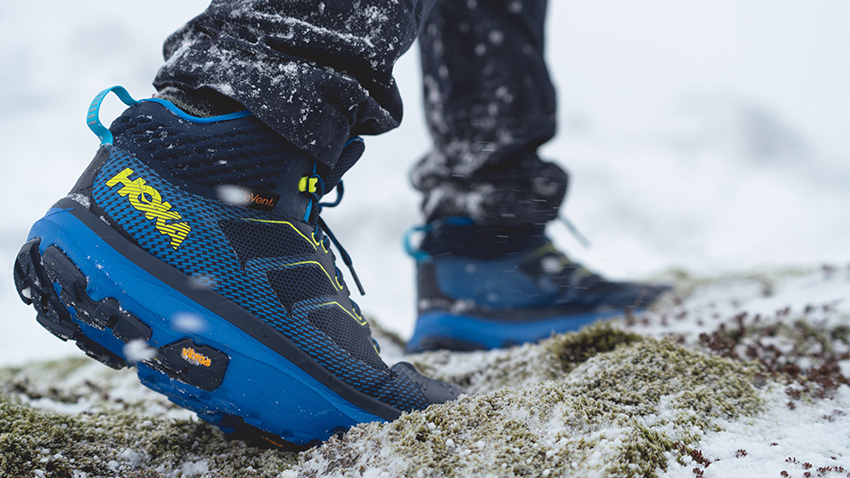 Chaussure Toa d'Hoka one one dans la neige