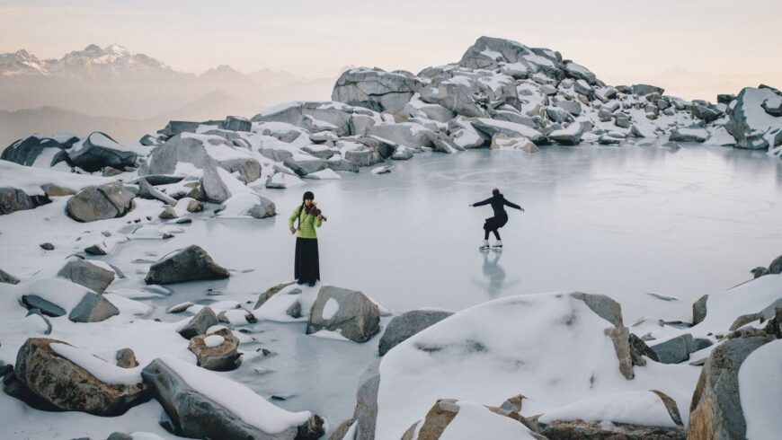 Anastasia Allison (la violoniste) and Rose Freeman en pleine nature