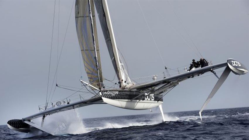 Les 5 corsaires de l'Hydroptere pour le record du monde du Pacifique