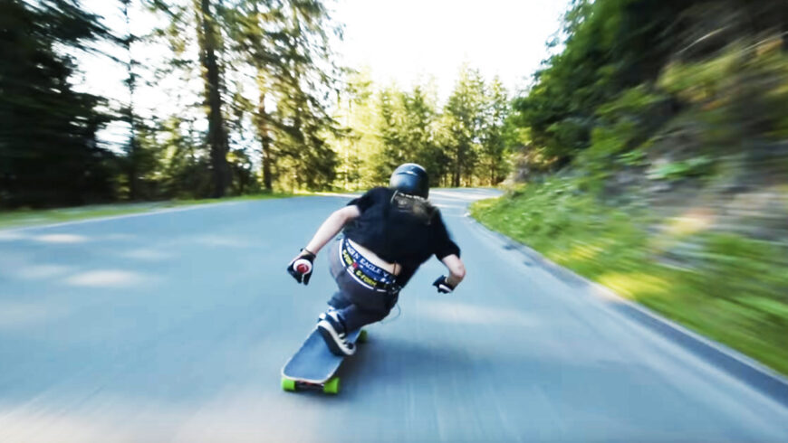 Josh Neuman en skate de descente