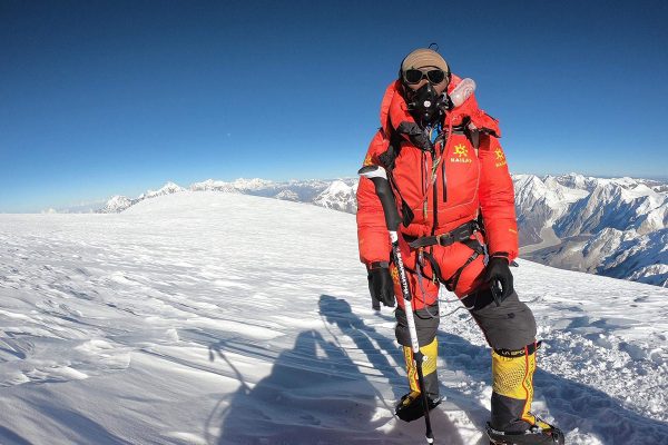 Kami Rita Sherpa a grimpé pour la 23ème fois l'Everest et bat un nouveau record.