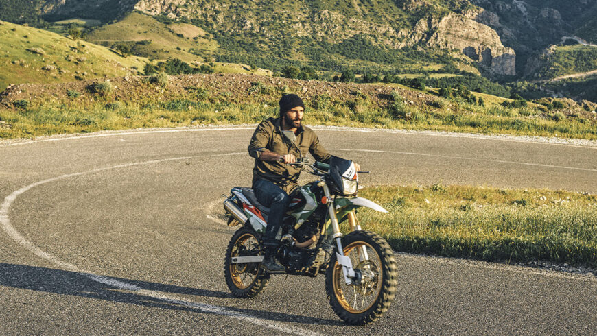 Jason Motlagh sur sa moto près de Choman, Iraq.