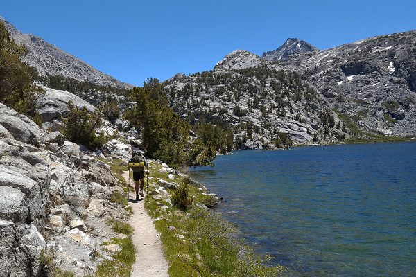 Dollar Lake, mi. 796 - La Haute Sierra est une succession de lacs aux eaux limpides qui se jettent les uns dans les autres