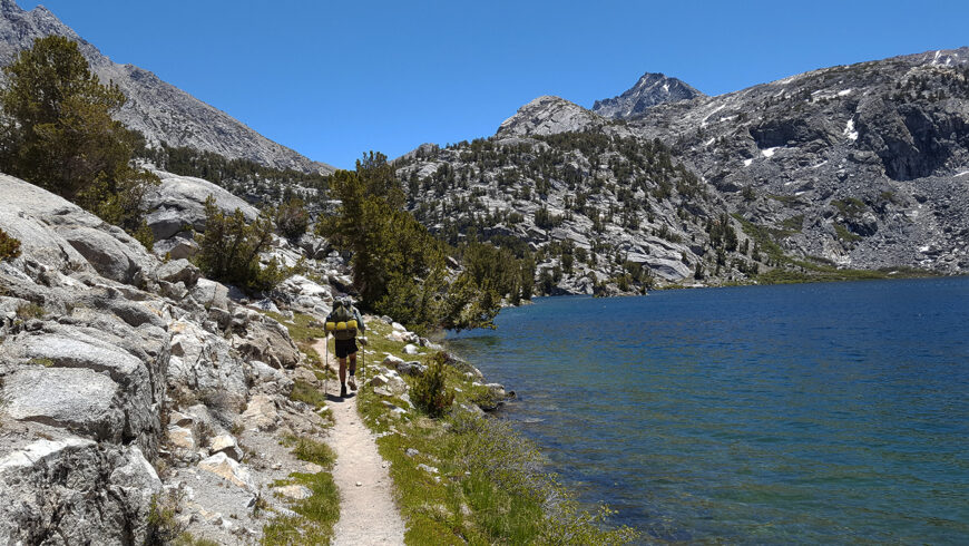 Dollar Lake, mi. 796 - La Haute Sierra est une succession de lacs aux eaux limpides qui se jettent les uns dans les autres