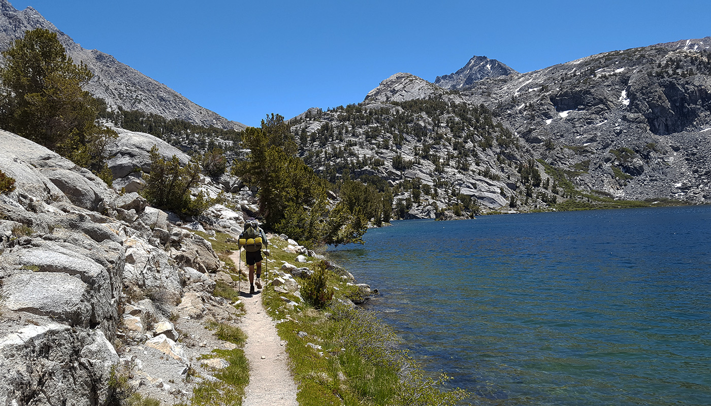 Dollar Lake, mi. 796 - La Haute Sierra est une succession de lacs aux eaux limpides qui se jettent les uns dans les autres