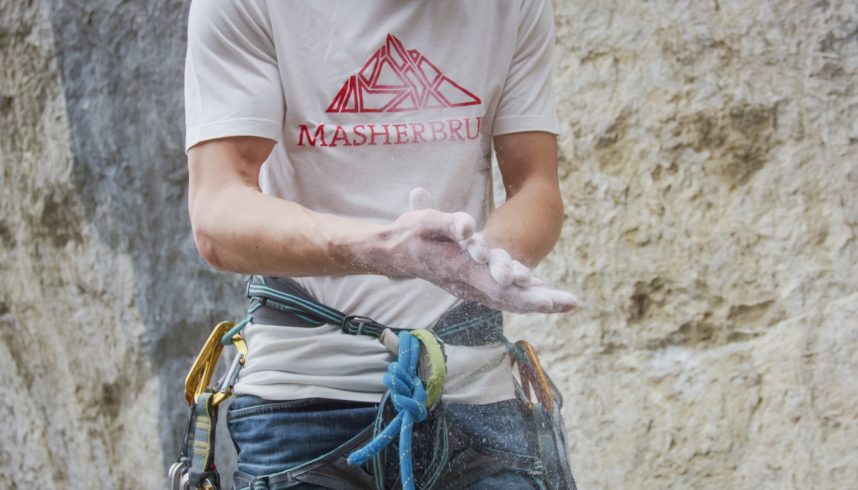 Masherbrum a crée des t-shirts techniques à base de fibres de bois.