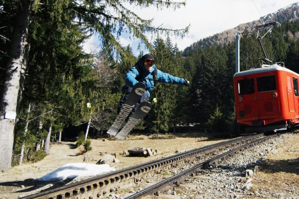 TRAIN ROUGE CHAMONIX SAM FAVRET