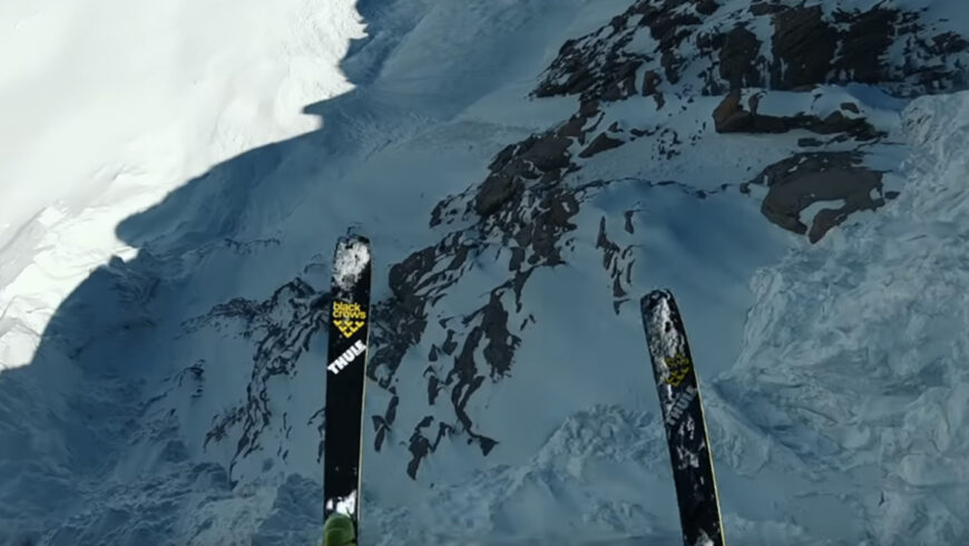 Matthias Giraud en ski base jump