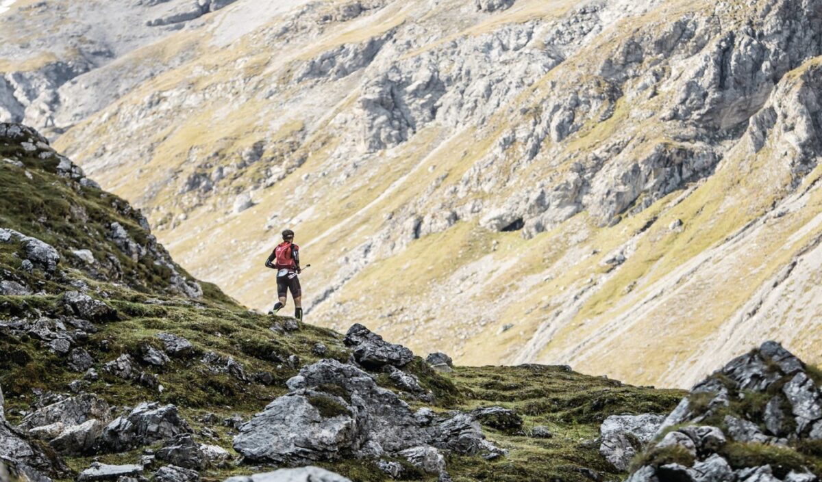 Un coureur dans la montagne