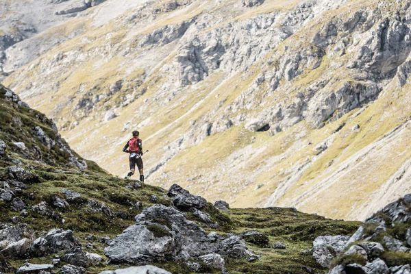 Un coureur dans la montagne