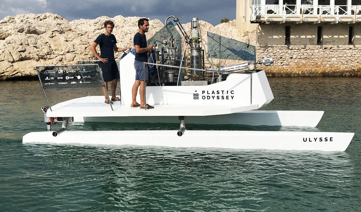 Plastic Odyssey en train de tester un prototype à Marseille.
