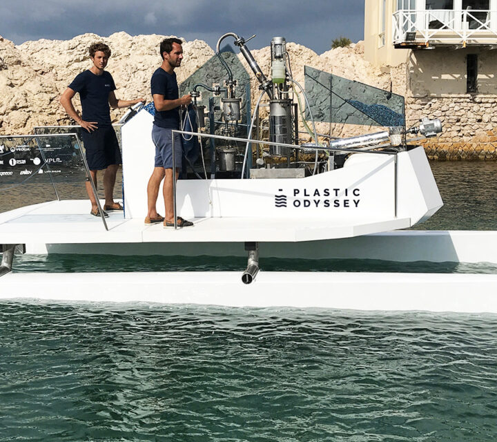 Plastic Odyssey en train de tester un prototype à Marseille.