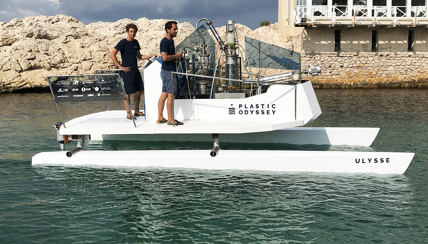 Plastic Odyssey en train de tester un prototype à Marseille.