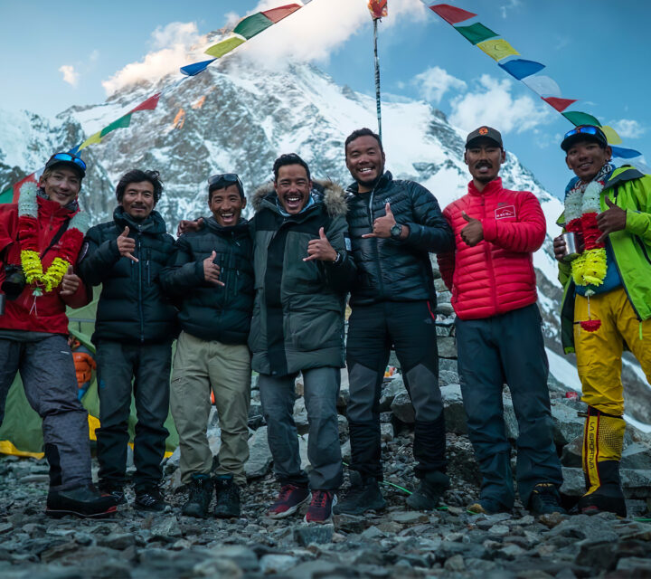 Nims Dai et son équipe sur les pentes du K2