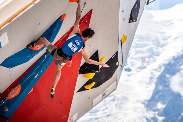 La légende Adam Ondra a remporté l'épreuve de difficulté à Chamonix ce week-end