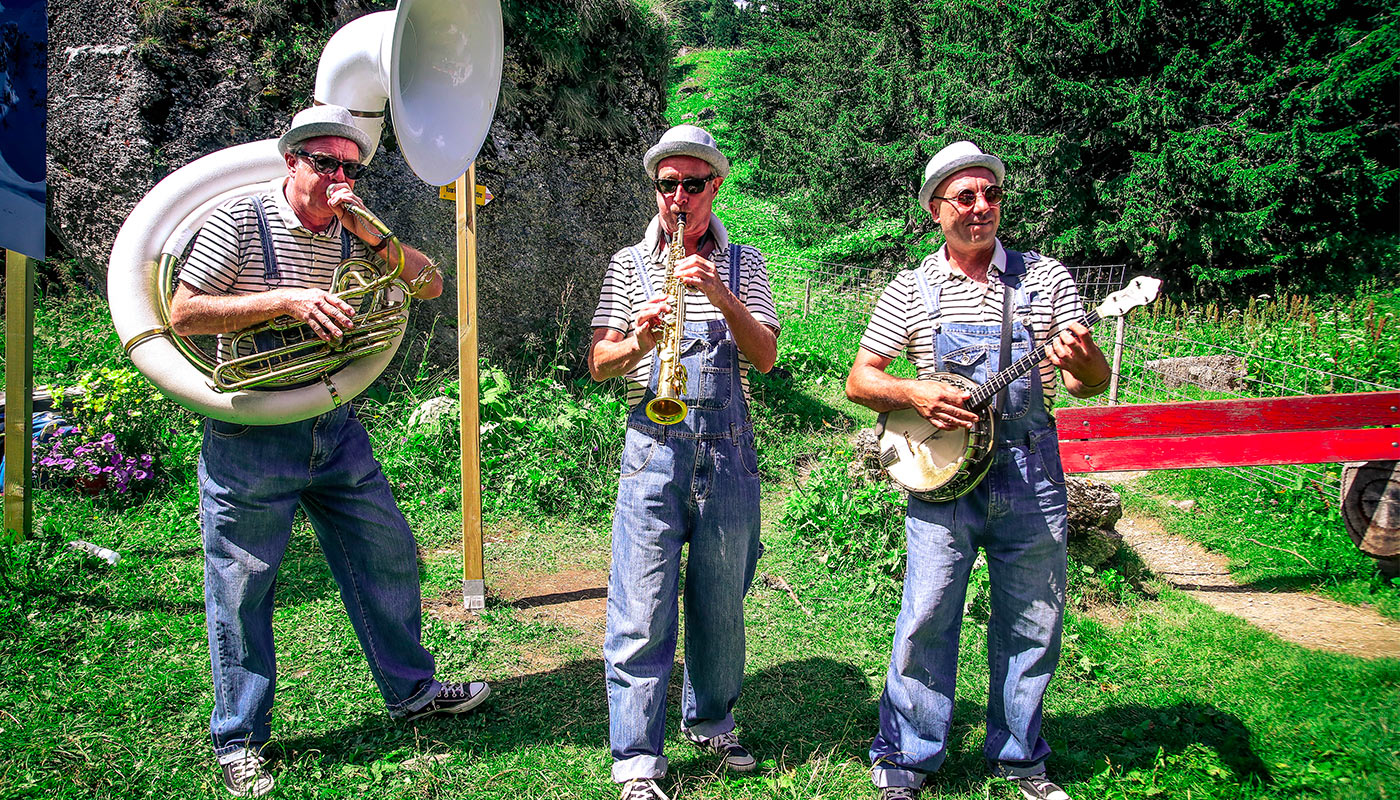 Musiciens mettent l'ambiance sur le Montreux Trail Festival