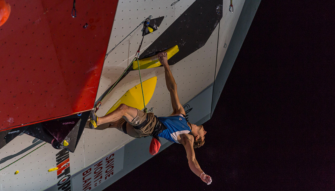 Adam Ondra en finale de l'épreuve de difficulté à Chamonix