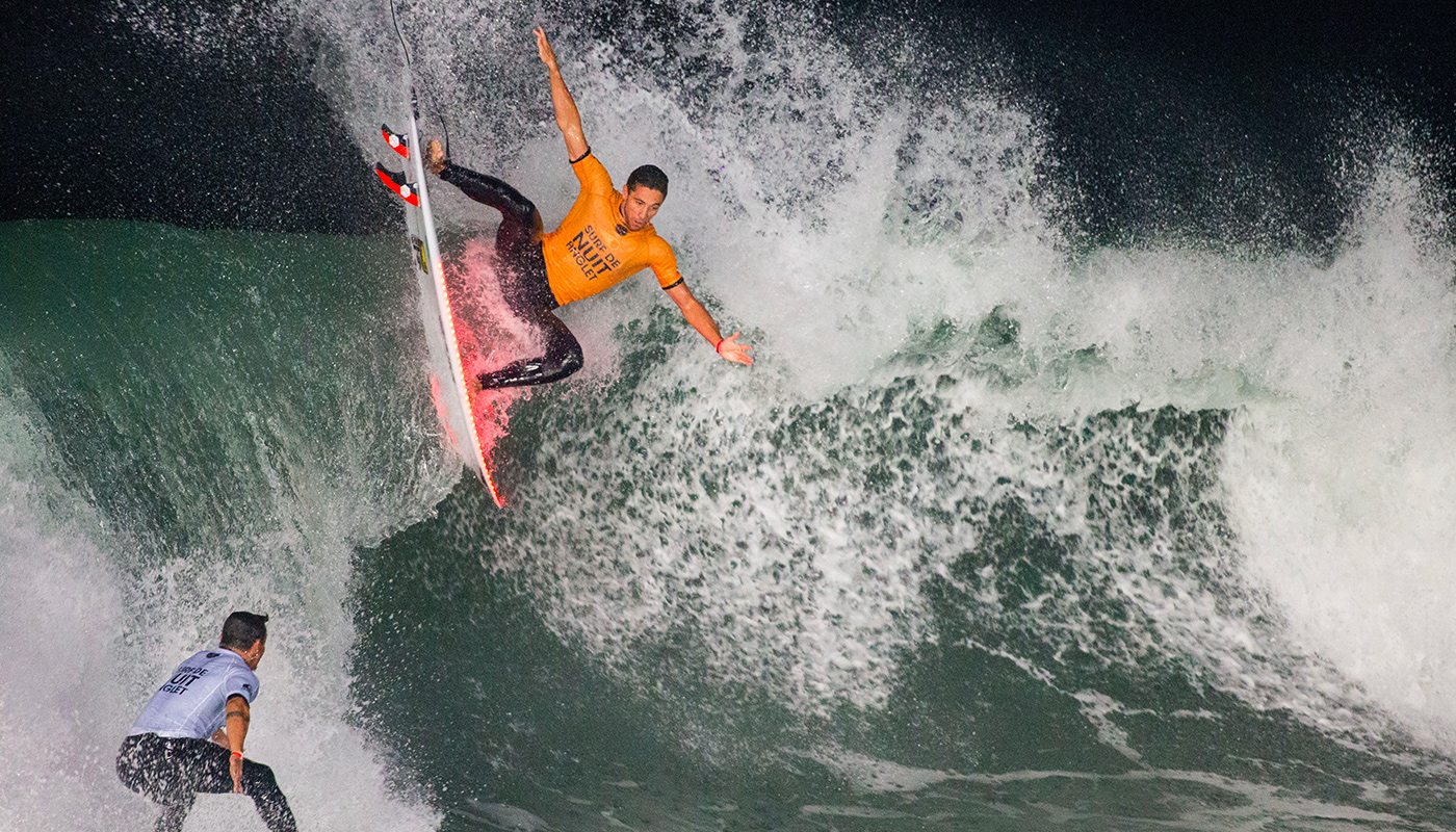 Surf de nuit à Anglet