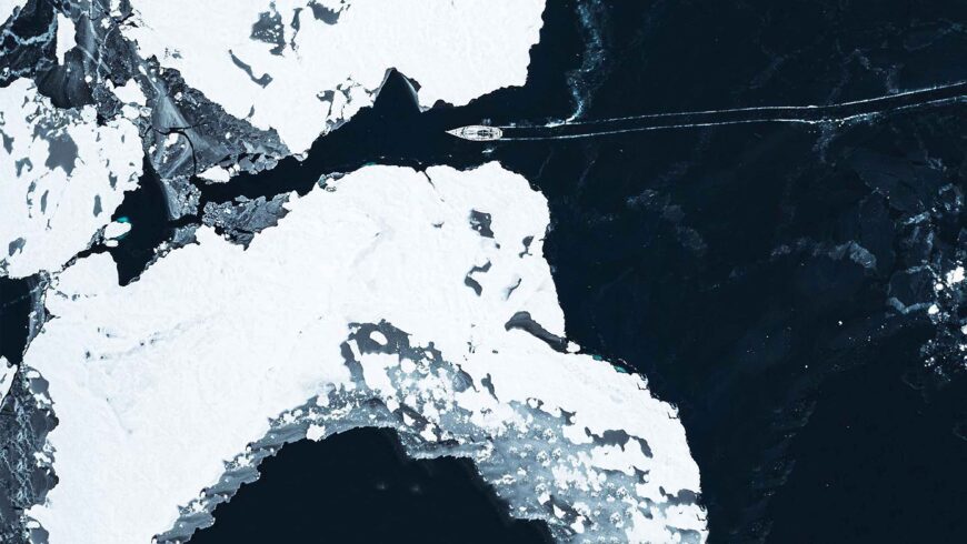 Mike Horn en bateau sur l'arctic