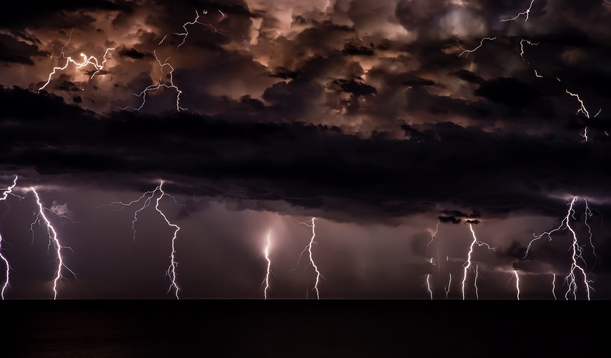 tempête avec éclairs