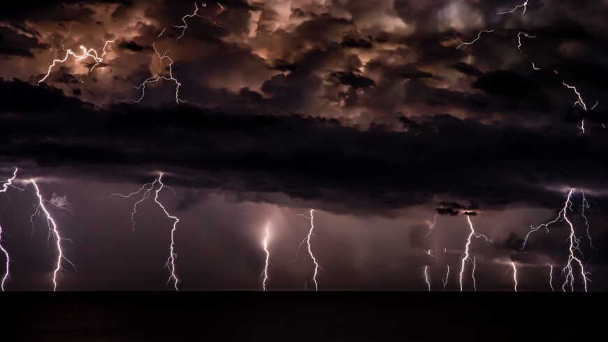 tempête avec éclairs