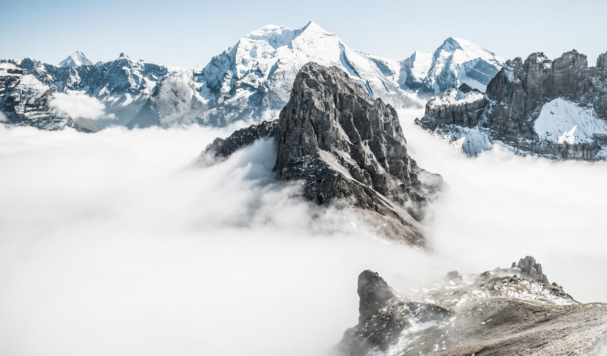 Montagnes au dessus des nuages