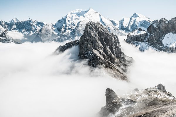 Montagnes au dessus des nuages