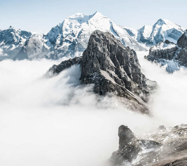 Montagnes au dessus des nuages