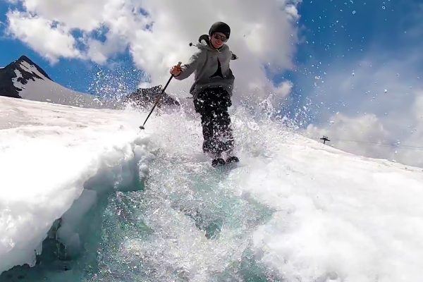 Ski sur glacier en fonte