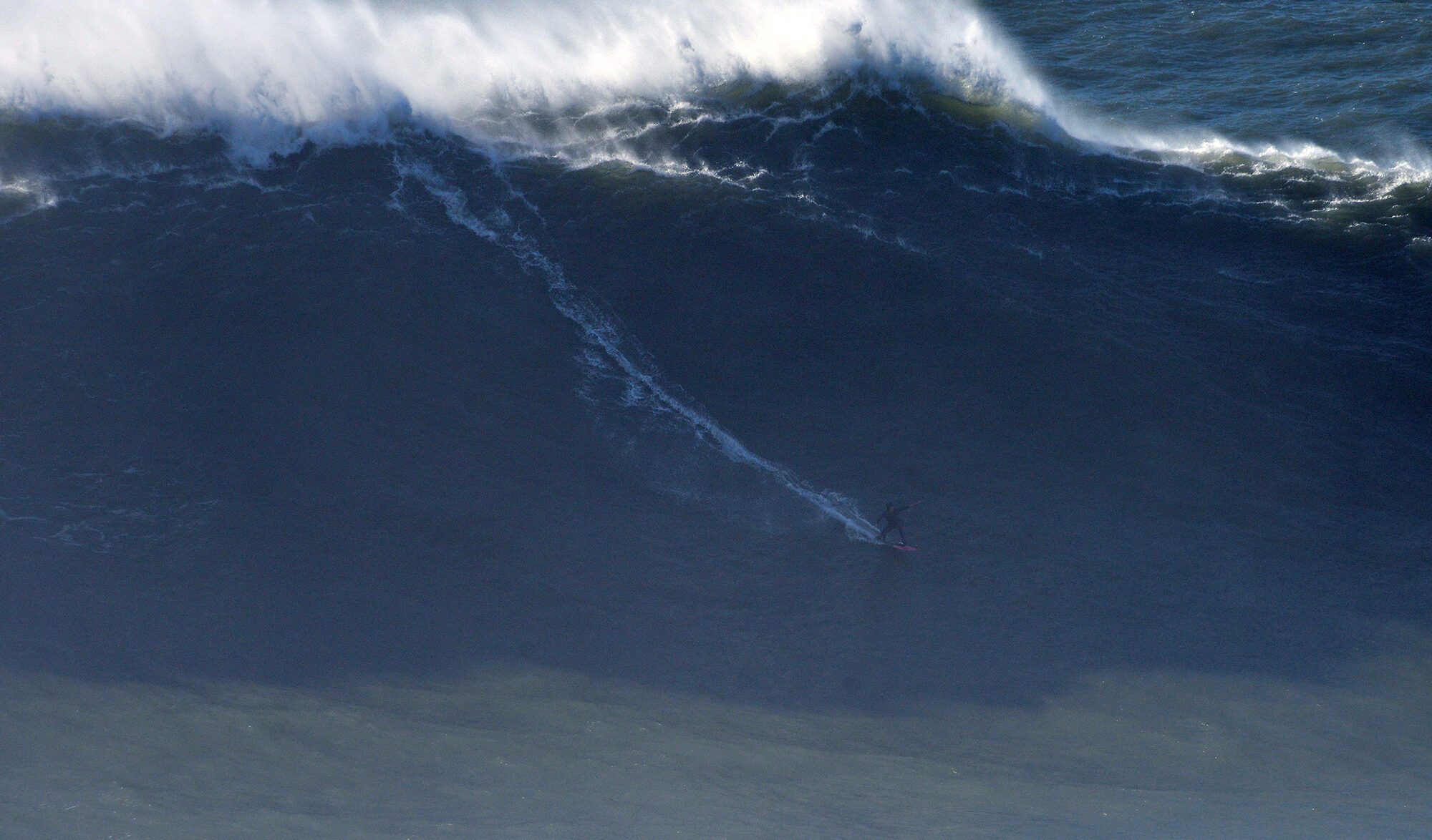 Justine Dupont à Nazaré