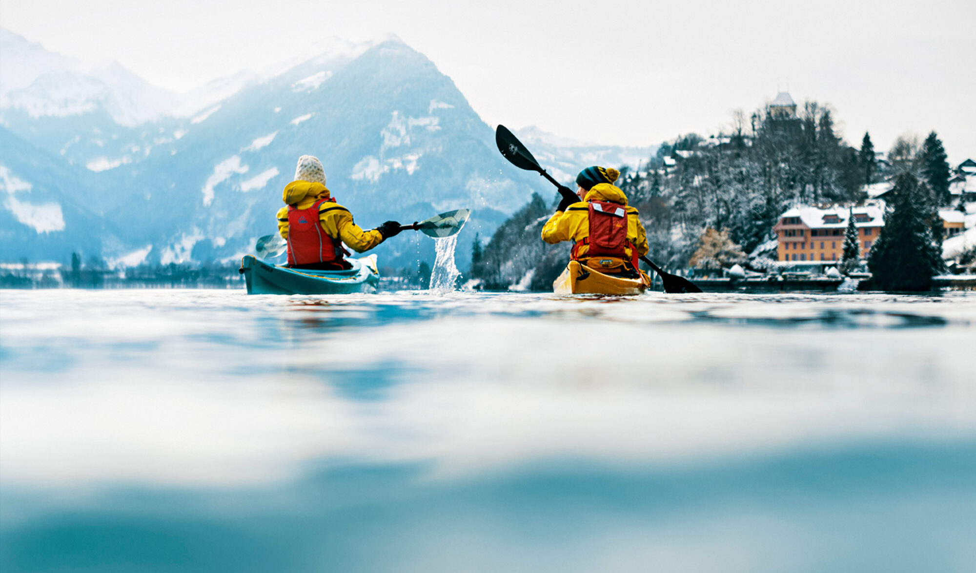 Kayak sur le lac de Brienz, Suisse