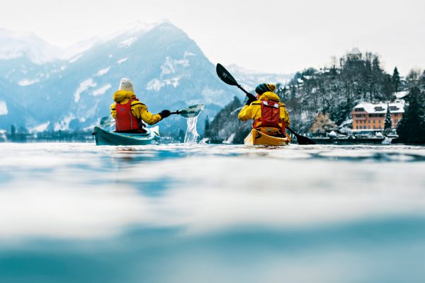 Kayak sur le lac de Brienz, Suisse