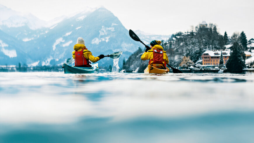 Kayak sur le lac de Brienz, Suisse