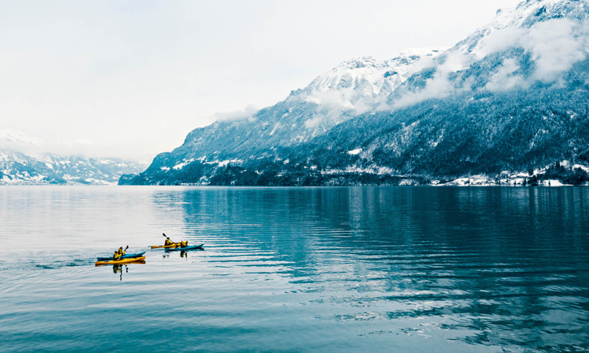 Kayak sur le lac de Brienz, Suisse