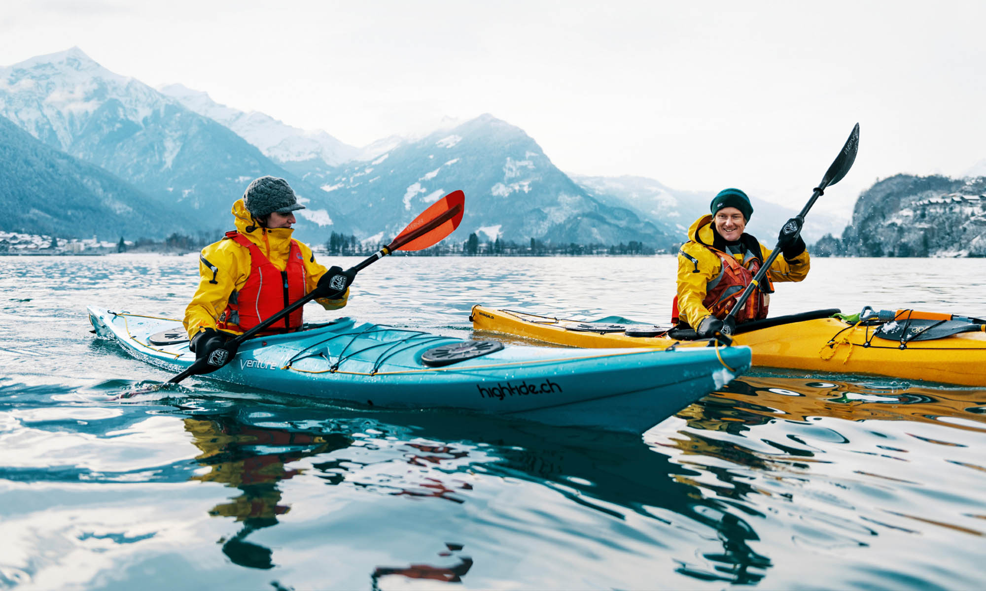 Kayak sur le lac de Brienz, Suisse